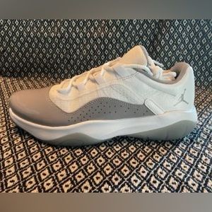 Women Air Jordan 11 comfort low.